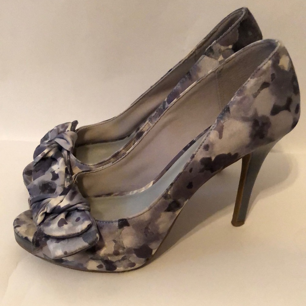 Size 7.5 pumps